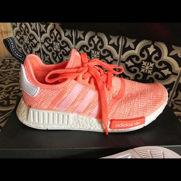 New in box Adidas NMD r1 8.5 Womens coral NWT New in box Adidas NMD r1 8.5 Womens coral NWT